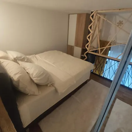 White Mountain Apartment